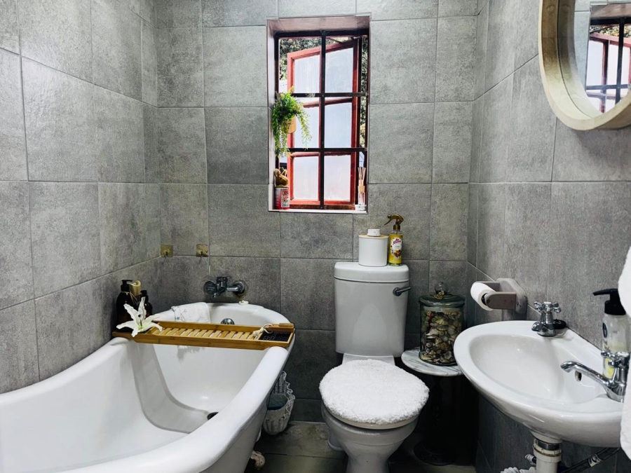 3 Bedroom Property for Sale in Wavecrest Eastern Cape